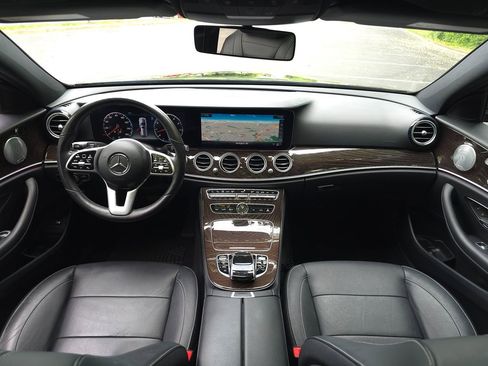 Used 2019 Mercedes-Benz E 450 4MATIC Wagon w/ Premium Package image 10