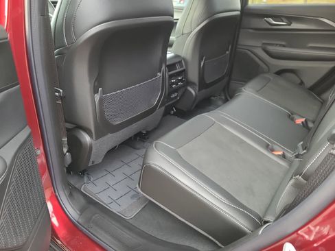 New 2025 Jeep Grand Cherokee Altitude image 20