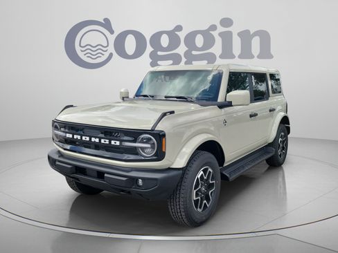 New 2026 Ford Bronco Outer Banks AWD/4WD image 1