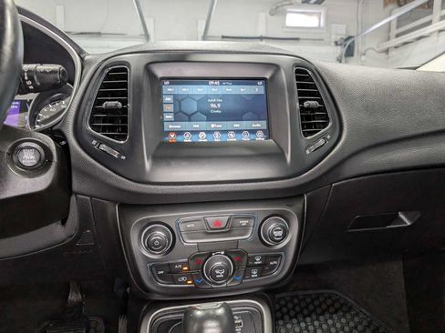 Used 2020 Jeep Compass Latitude w/ Cold Weather Group AWD/4WD image 33