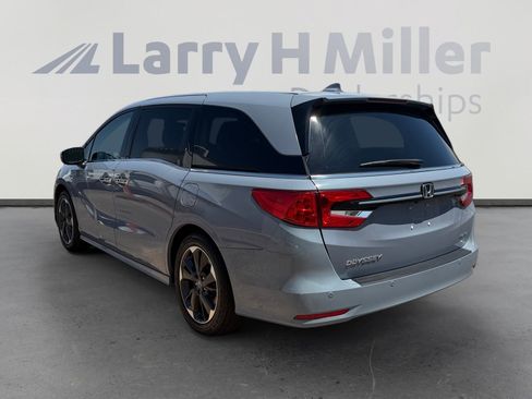 Used 2024 Honda Odyssey Elite image 3