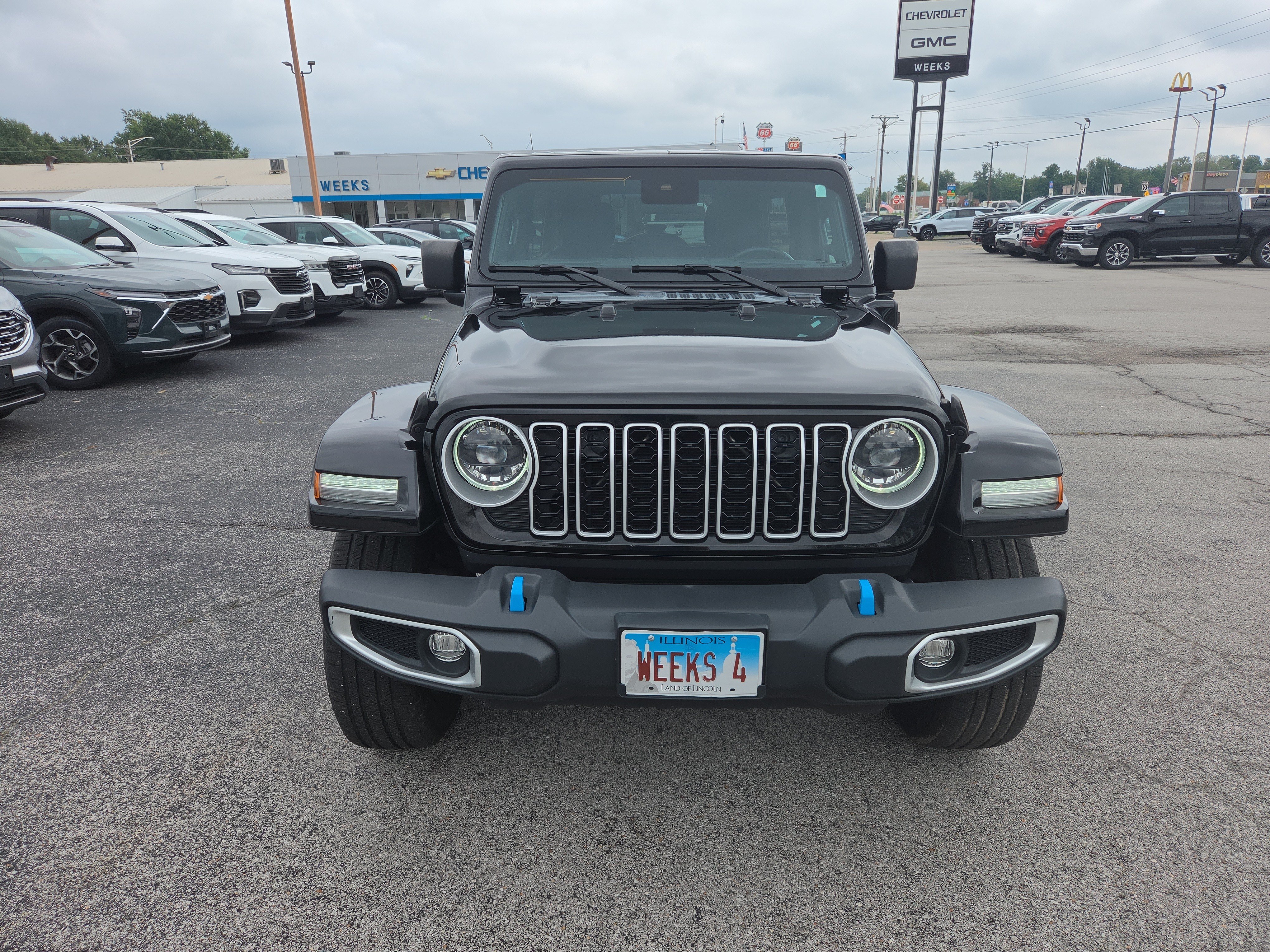 Used 2024 Jeep Wrangler Unlimited Sahara AWD/4WD image 2