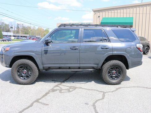 Used 2024 Toyota 4Runner TRD Off-Road Premium w/ Moonroof Package image 2