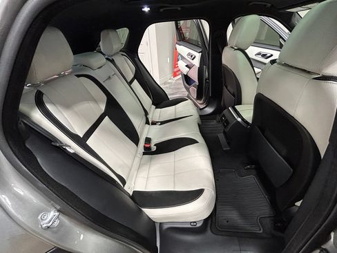 Used 2018 Land Rover Range Rover Velar R-Dynamic SE AWD/4WD image 42