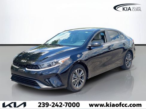 Certified 2023 Kia Forte LXS w/ LXS Technology Package FWD image 3