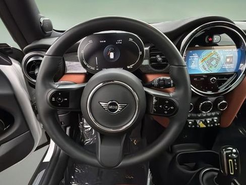 Used 2024 MINI Cooper SE w/ Signature Upholstery Package image 11