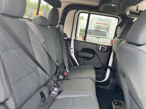 New 2025 Jeep Gladiator Sport AWD/4WD image 12