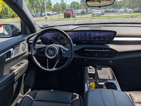 Used 2026 Buick Enclave Avenir w/ Super Cruise Package AWD/4WD image 3
