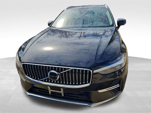 Used 2023 Volvo XC60 B5 Plus FWD image 2