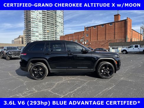 Used 2024 Jeep Grand Cherokee Altitude AWD/4WD image 1