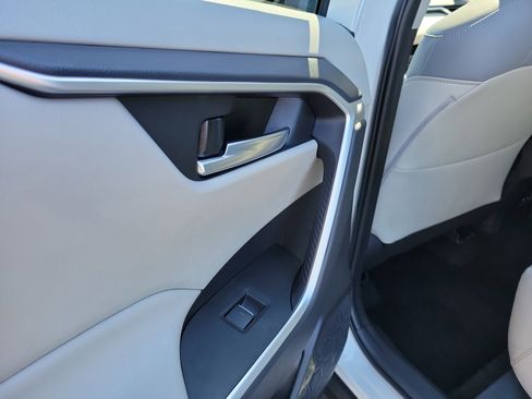 Used 2025 Toyota RAV4 XLE Premium image 13