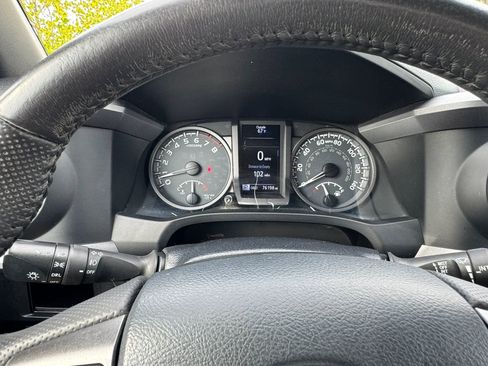 Used 2018 Toyota Tacoma TRD Off-Road AWD/4WD image 27