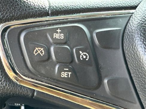 Used 2018 Chevrolet Cruze LT w/ Convenience Package image 24