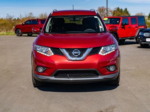 Used 2016 Nissan Rogue SV image 3