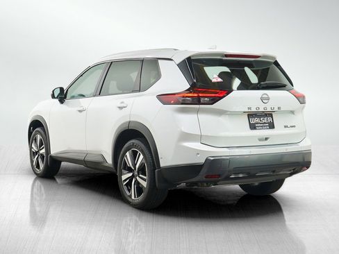 Used 2024 Nissan Rogue SL image 3