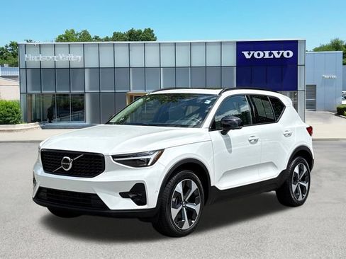 Certified 2026 Volvo XC40 B5 Plus AWD/4WD image 1