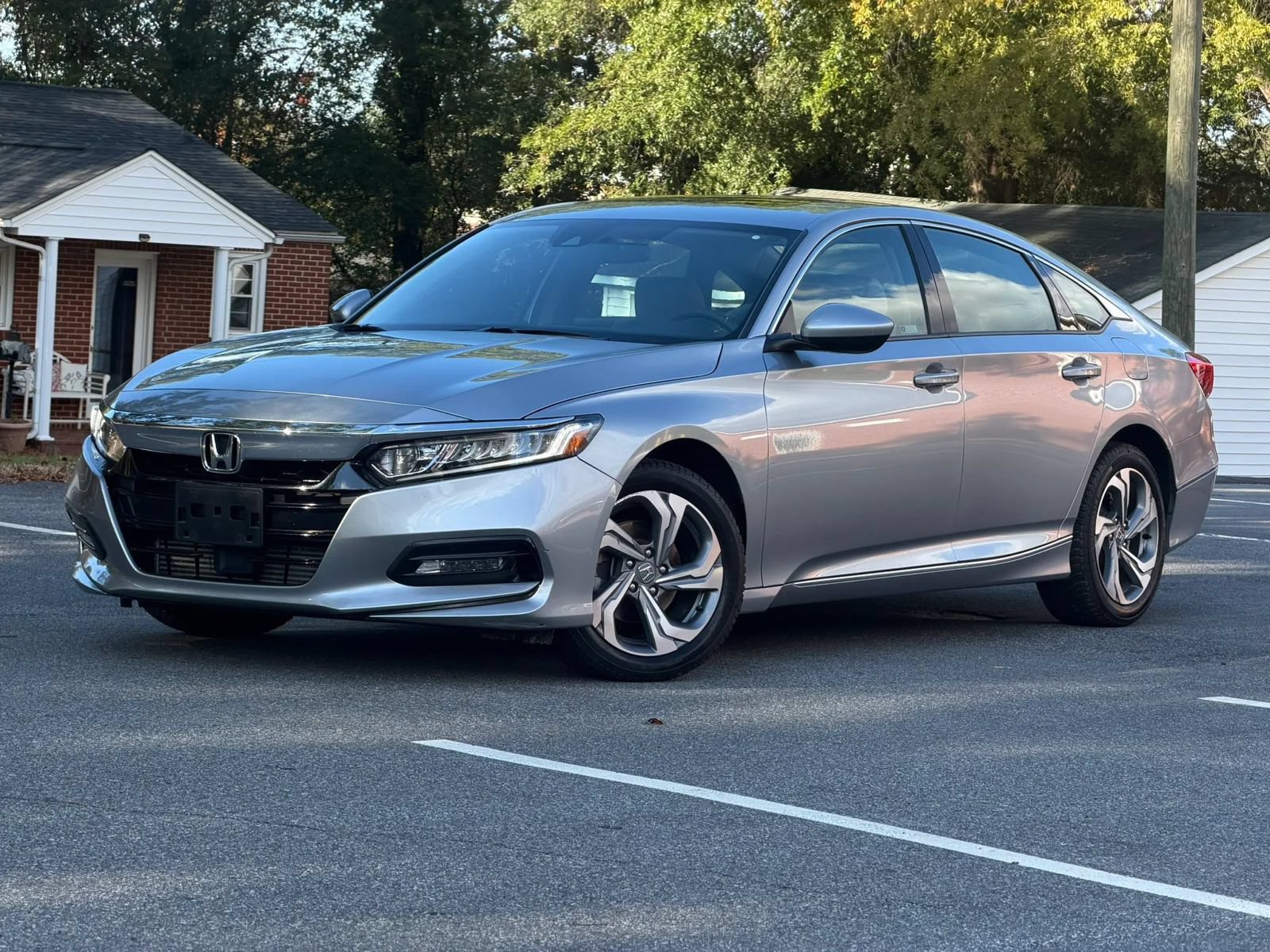 Used 2018 Honda Accord EX image 2