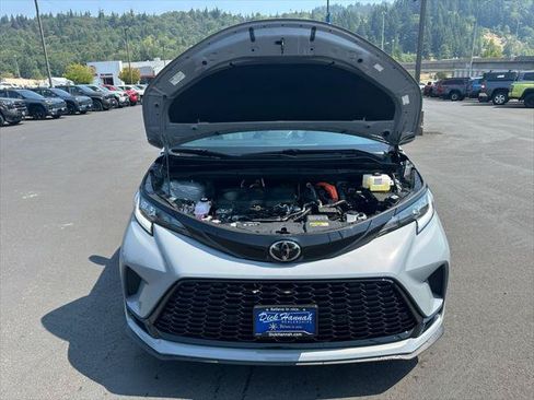 Certified 2026 Toyota Sienna XSE AWD/4WD image 5