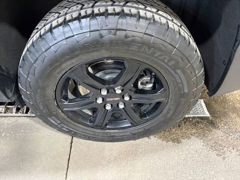 Used 2023 GMC Acadia AT4 w/ Trailering Package image 17