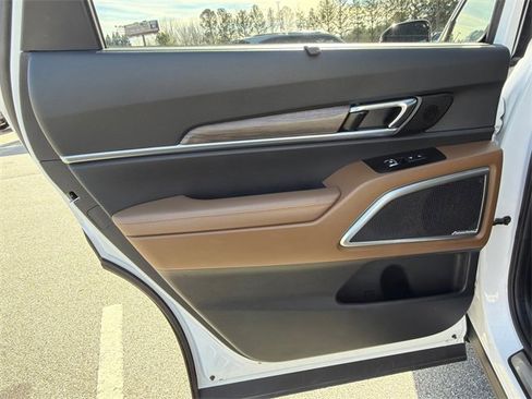 Used 2022 Kia Telluride SX w/ SX Prestige Package image 22