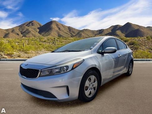 Used 2018 Kia Forte LX image 2