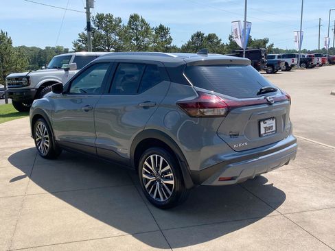 Used 2024 Nissan Kicks SV FWD image 4