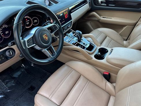 Used 2021 Porsche Cayenne Coupe image 12