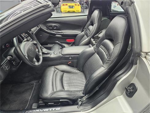 Used 2004 Chevrolet Corvette Coupe w/ Preferred Equipment Group image 10