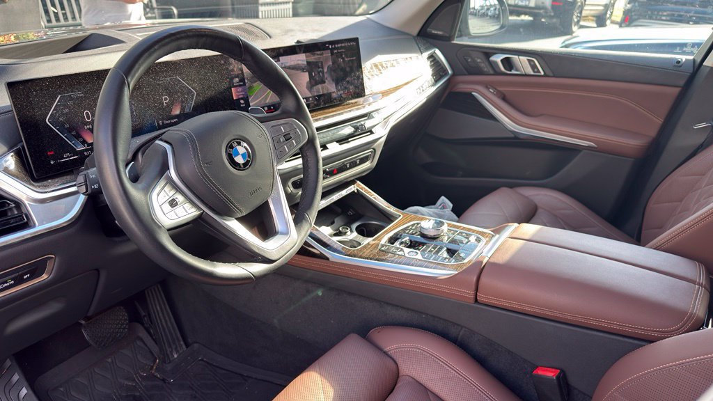 Used 2024 BMW X7 xDrive40i w/ Executive Package AWD/4WD image 9