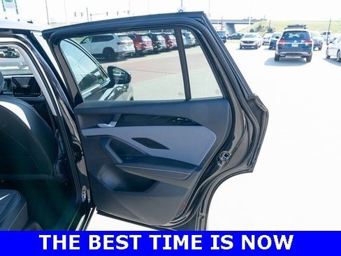 New 2025 Volkswagen Tiguan SE image 13