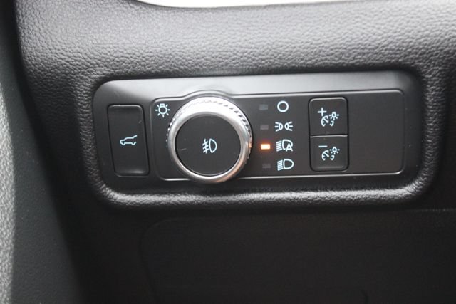 Used 2021 Ford Explorer XLT w/ Equipment Group 202A AWD/4WD image 18