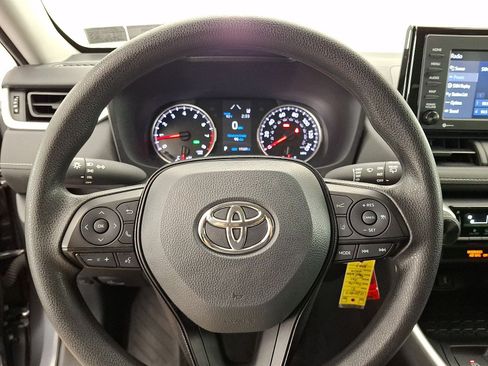 Used 2021 Toyota RAV4 LE AWD/4WD image 8