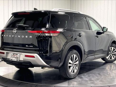 Used 2025 Nissan Pathfinder SL AWD/4WD image 13