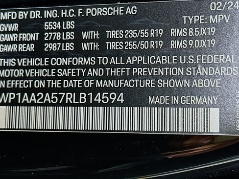 Used 2024 Porsche Macan w/ Premium Plus Package image 24