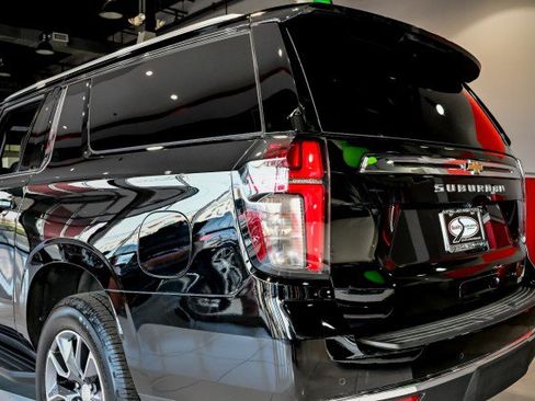 Used 2024 Chevrolet Suburban LT w/ Luxury Package image 12