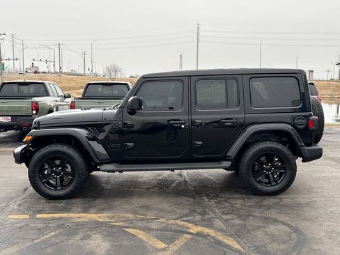 Used 2021 Jeep Wrangler Unlimited Sahara image 8