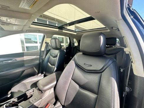 Used 2017 Cadillac XT5 Luxury w/ LPO, Wheel Lock Package AWD/4WD image 9