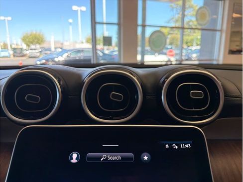 Used 2024 Mercedes-Benz GLC 300 4MATIC image 26