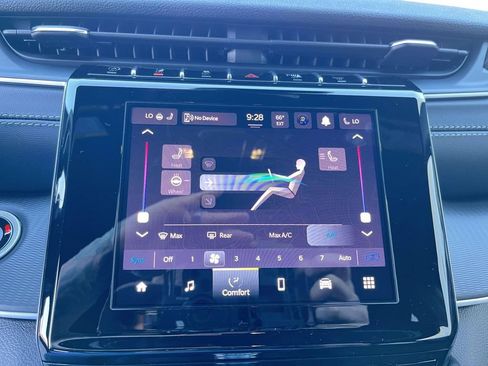 New 2025 Jeep Grand Cherokee Altitude image 18