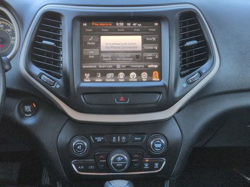 Used 2016 Jeep Cherokee Limited image 30