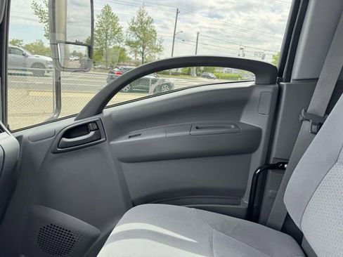 Used 2020 Isuzu NPR RWD image 37