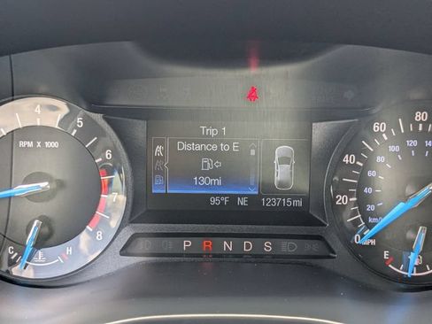 Used 2015 Ford Fusion SE w/ Equipment Group 201A FWD image 24