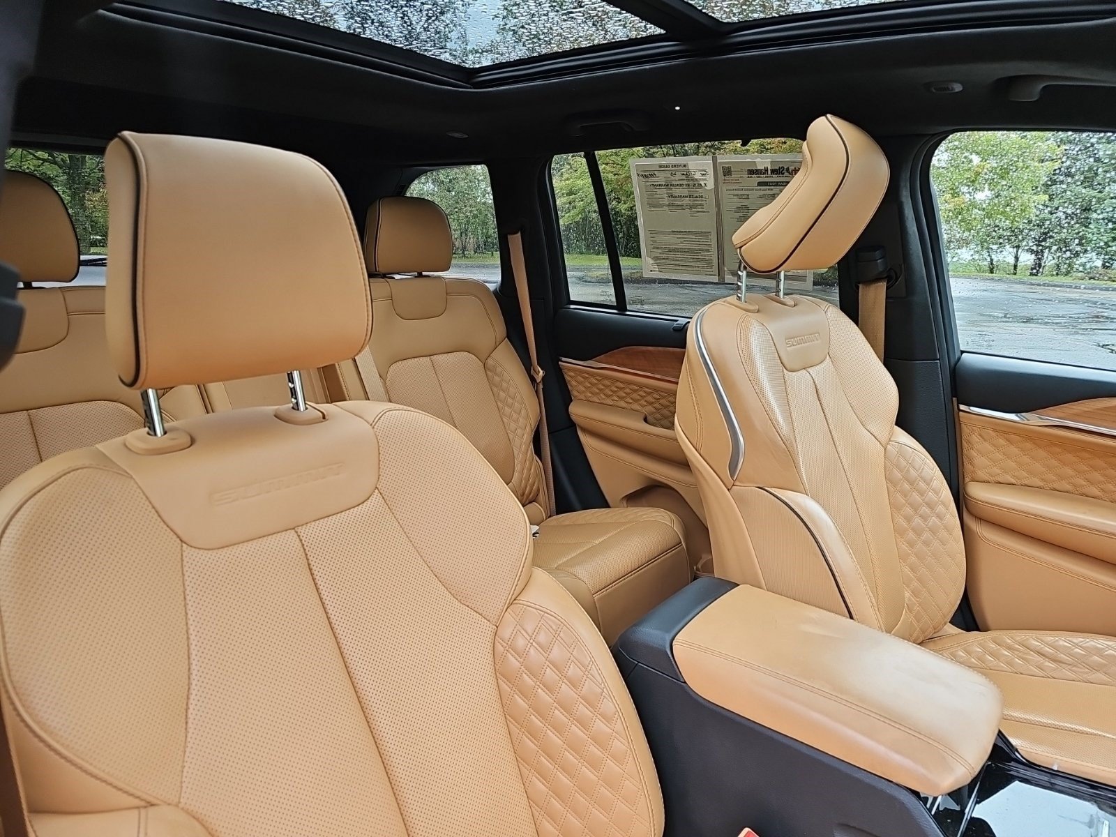 Used 2023 Jeep Grand Cherokee Summit AWD/4WD image 11