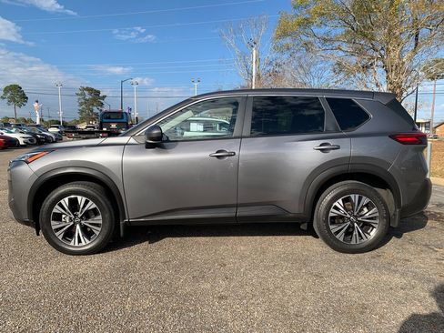Used 2023 Nissan Rogue SV image 5
