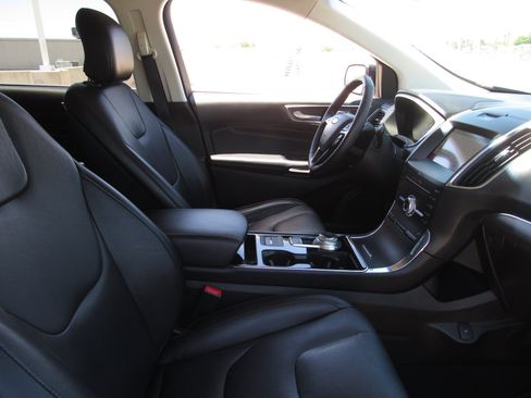 Used 2019 Ford Edge Titanium FWD image 8