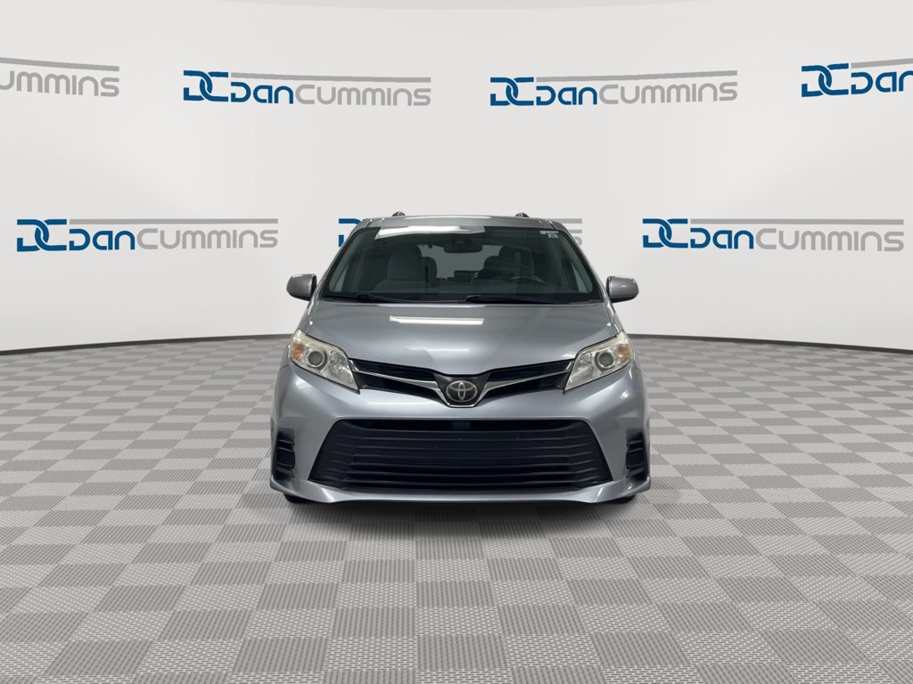 Used 2018 Toyota Sienna LE FWD image 3