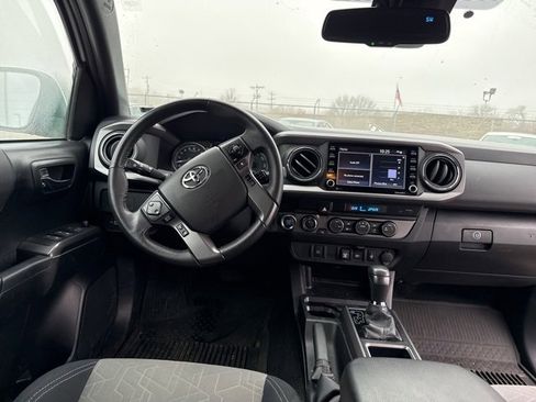 Used 2022 Toyota Tacoma TRD Off-Road image 9