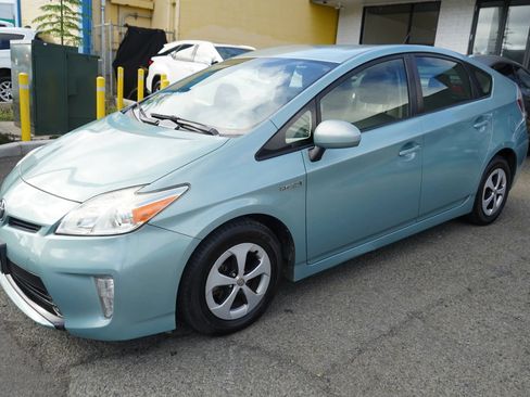 Used 2014 Toyota Prius Two FWD image 5