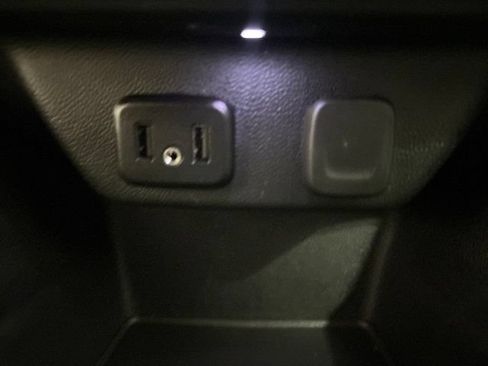 Used 2020 Chevrolet Traverse LT FWD image 25