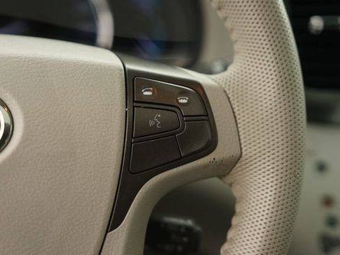 Used 2013 Toyota Sienna XLE w/ Entertainment Pkg FWD image 25